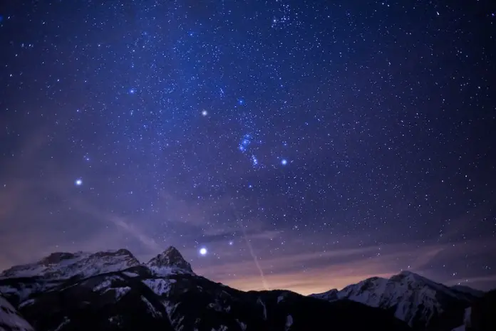 Sternbild Orion über den französischen Alpen