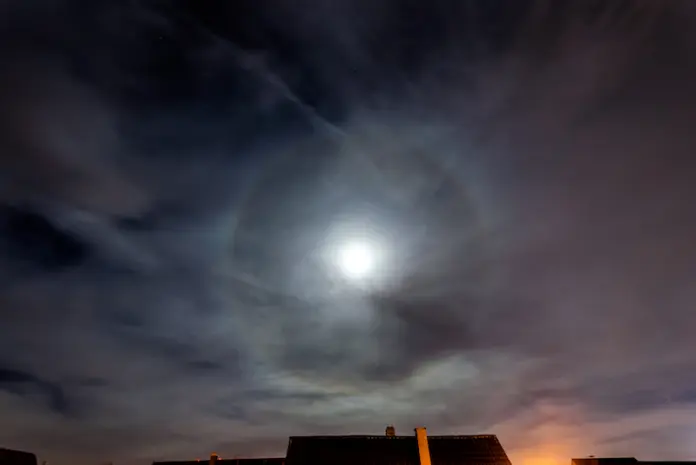 Vollmond mit Halo / Foto: .marqs / photocase.de